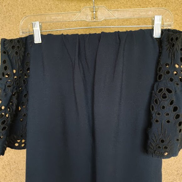 GIBSON + LATIMER Off The Shoulder Eyelet Lace Flutter Sleeve Navy Blouse M - Picture 8 of 14